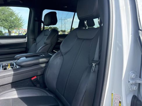 Used 2025 Jeep Wagoneer Series II AWD/4WD image 8