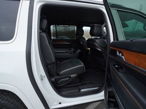 Used 2024 Jeep Grand Wagoneer L Series III image 22