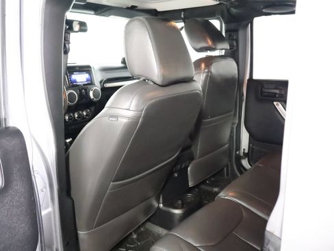 Used 2014 Jeep Wrangler Unlimited Sahara w/ Max Tow Package AWD/4WD image 40