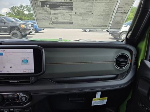 New 2025 Jeep Gladiator Mojave w/ Convenience Group image 24