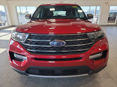 Used 2023 Ford Explorer XLT w/ Equipment Group 202A AWD/4WD image 4