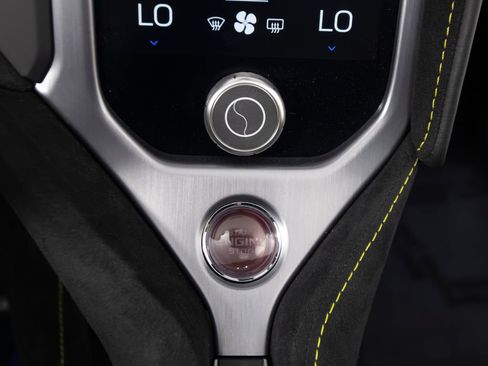 Used 2024 McLaren 750S Spider RWD image 23