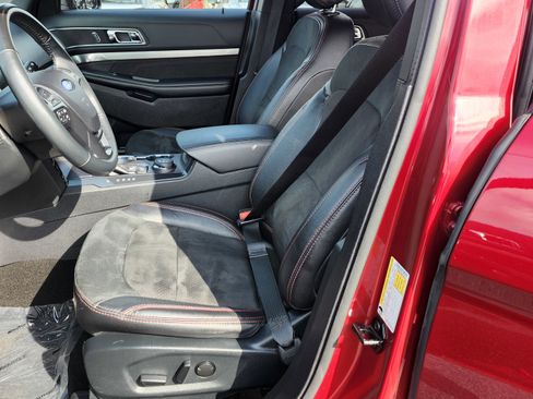 Used 2019 Ford Explorer XLT w/ Equipment Group 202A image 26