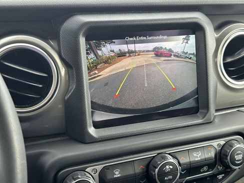 Used 2023 Jeep Wrangler Sahara image 24