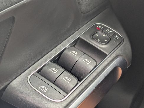 Certified 2024 Mercedes-Benz GLB 250 image 9