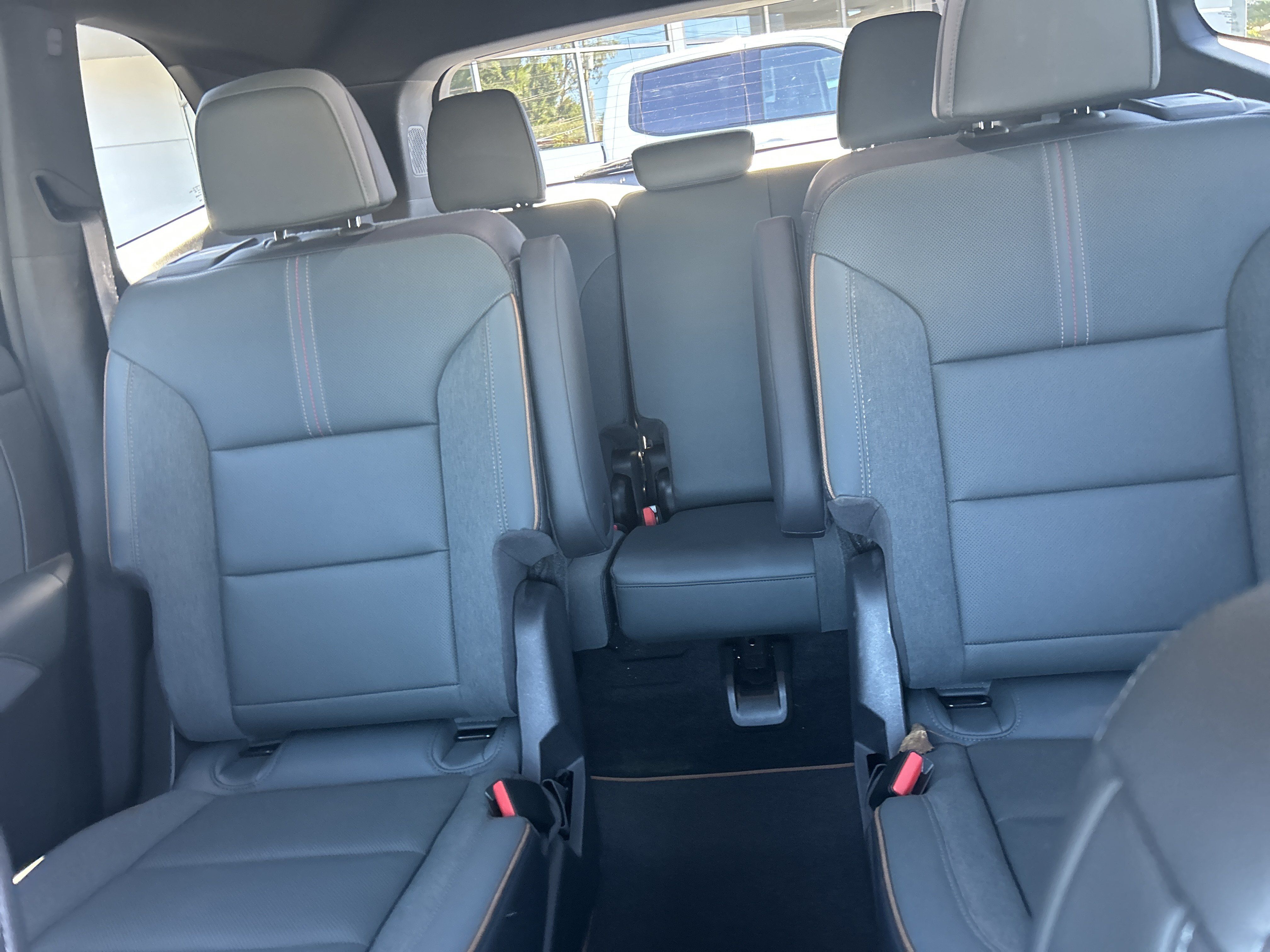 Used 2024 GMC Acadia AT4 w/ Luxury Package AWD/4WD image 28