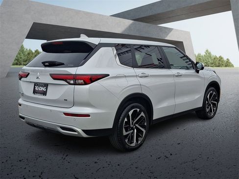 Used 2024 Mitsubishi Outlander SE image 5