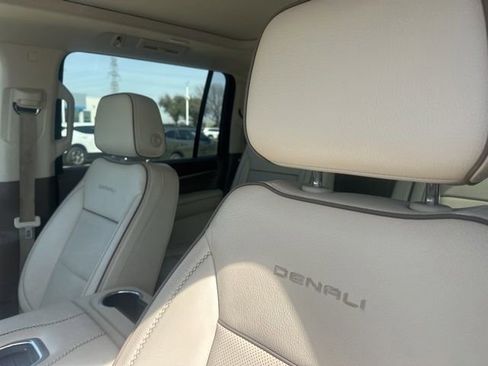 Used 2021 GMC Yukon XL Denali image 12