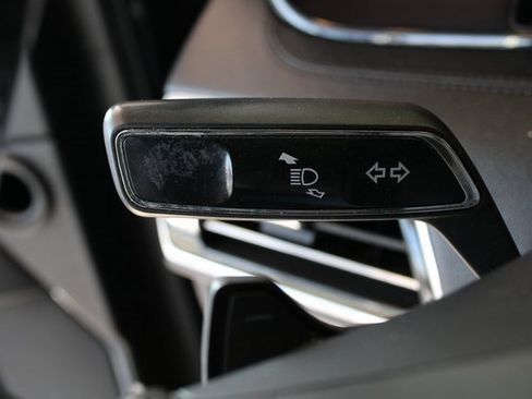 Used 2019 Lincoln Navigator Select image 11