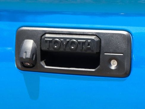 Used 2017 Toyota Tundra SR5 w/ SR5 Upgrade Package RWD image 43