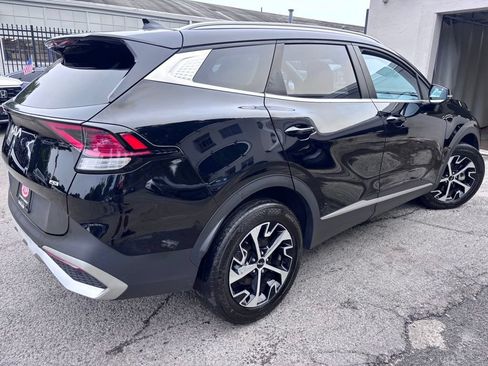Used 2024 Kia Sportage EX AWD/4WD image 4