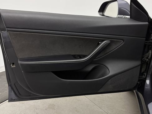 Used 2019 Tesla Model 3 Standard Range Plus image 10