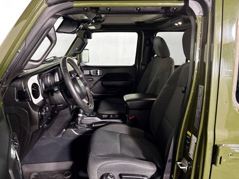 Used 2024 Jeep Wrangler Unlimited AWD/4WD image 11