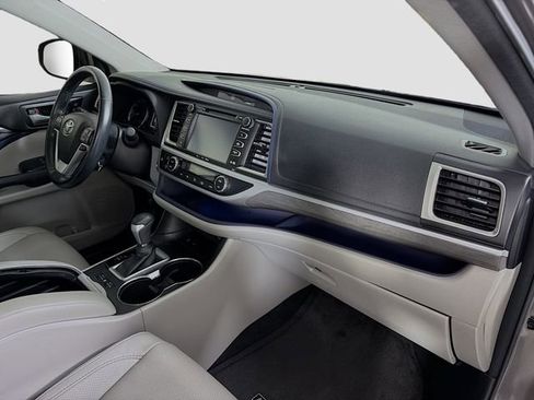Used 2017 Toyota Highlander Limited image 31