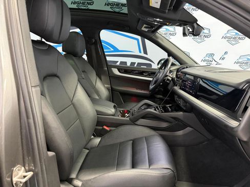 Used 2024 Porsche Cayenne image 22
