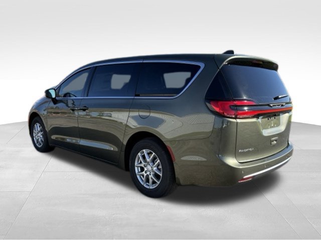 New 2027 Chrysler Pacifica Select FWD image 2