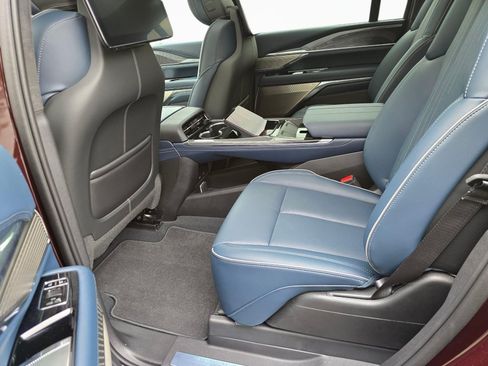 Used 2025 Cadillac Escalade IQ Luxury 2 AWD/4WD image 17