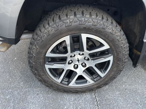 Used 2023 Chevrolet Colorado Z71 w/ Z71 Convenience Package 2 image 35