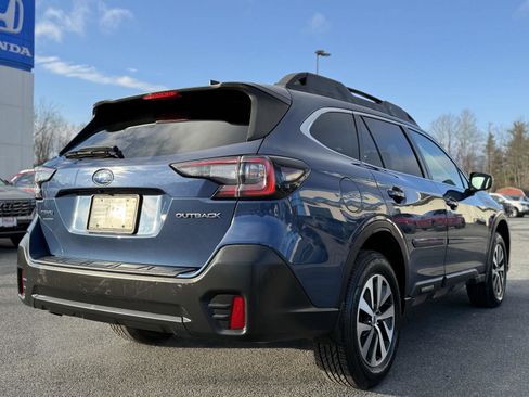 Used 2020 Subaru Outback Premium image 5
