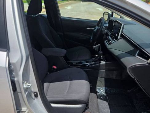 Used 2021 Toyota Corolla LE FWD image 11