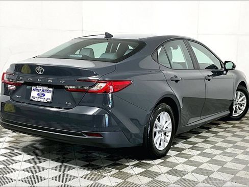 Used 2025 Toyota Camry LE image 12