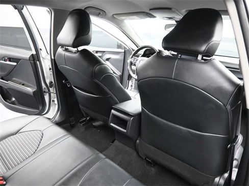 Used 2023 Toyota Camry SE image 12