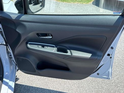 Certified 2025 Nissan Versa SR w/ Trunk Package FWD image 17