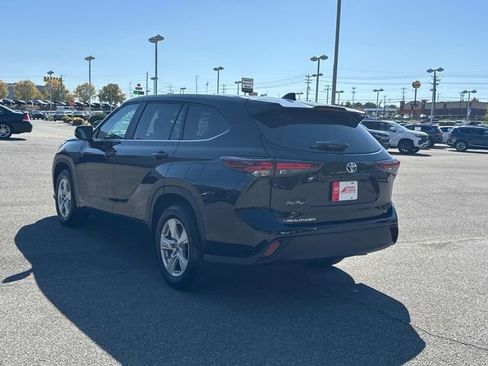 Used 2024 Toyota Highlander LE image 6
