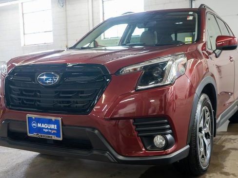 Used 2023 Subaru Forester Premium image 2