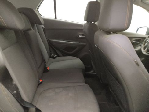 Used 2018 Chevrolet Trax LS FWD image 19