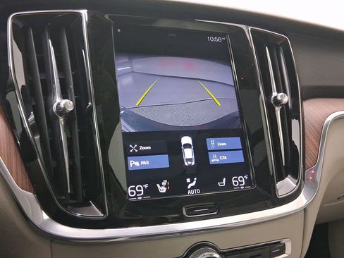 Used 2020 Volvo S60 T5 Momentum w/ Premium Package image 24