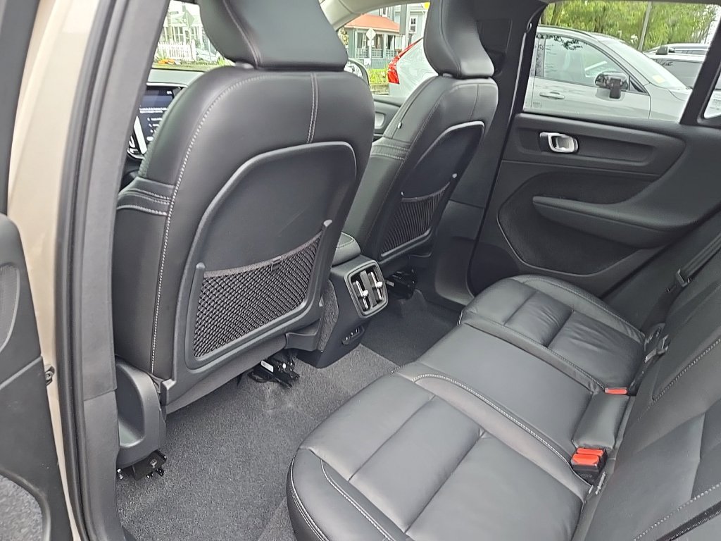 Certified 2024 Volvo XC40 B5 Plus w/ Climate Package AWD/4WD image 14
