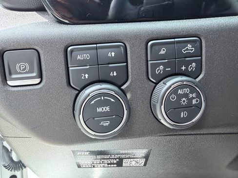 Used 2023 Chevrolet Silverado 1500 LTZ w/ LTZ Convenience Package II AWD/4WD image 12