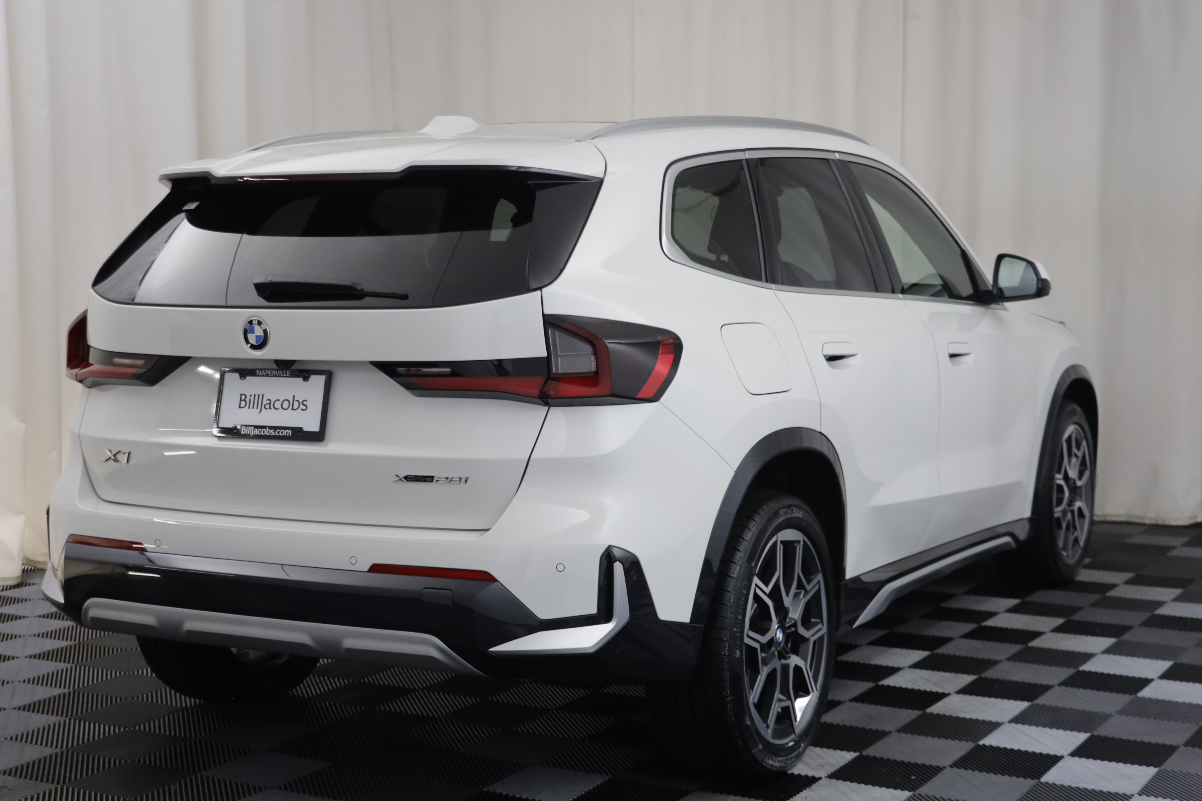 New 2027 BMW X1 xDrive28i AWD/4WD image 17
