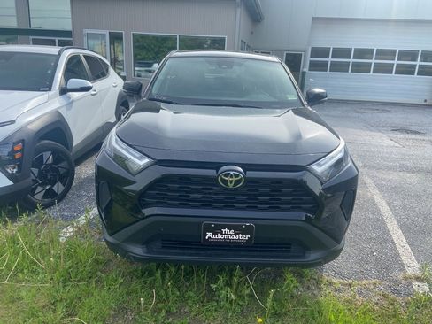 Used 2023 Toyota RAV4 LE AWD/4WD image 2