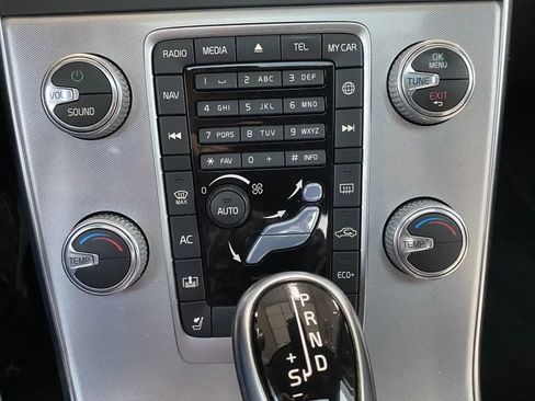 Used 2018 Volvo S60 T5 Inscription image 21