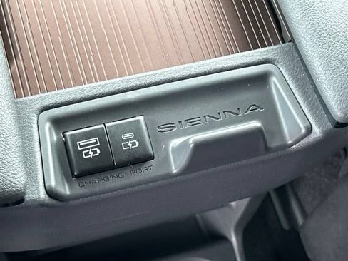 Used 2023 Toyota Sienna LE FWD image 46