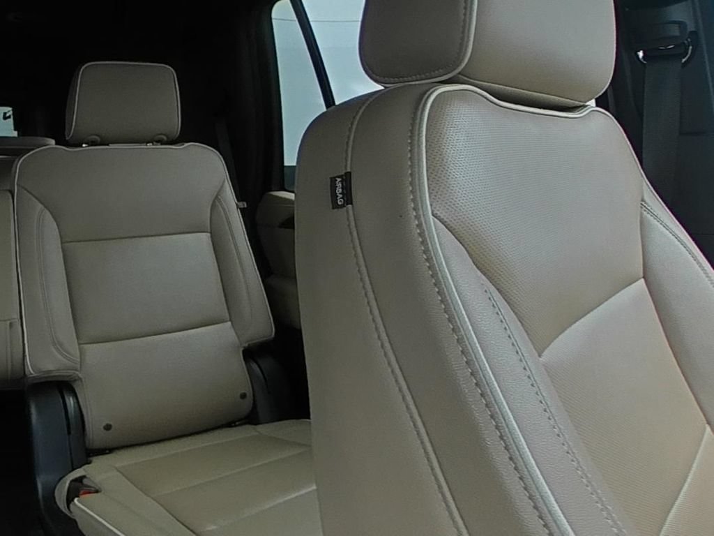 Used 2024 Chevrolet Tahoe Premier RWD image 11