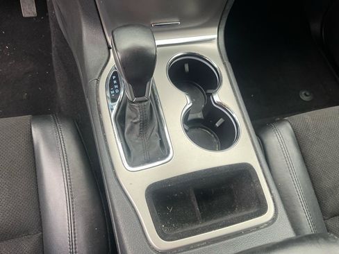 Used 2019 Jeep Grand Cherokee Altitude AWD/4WD image 12