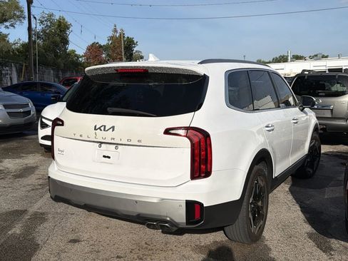 Used 2024 Kia Telluride S w/ S Sunroof Package image 3