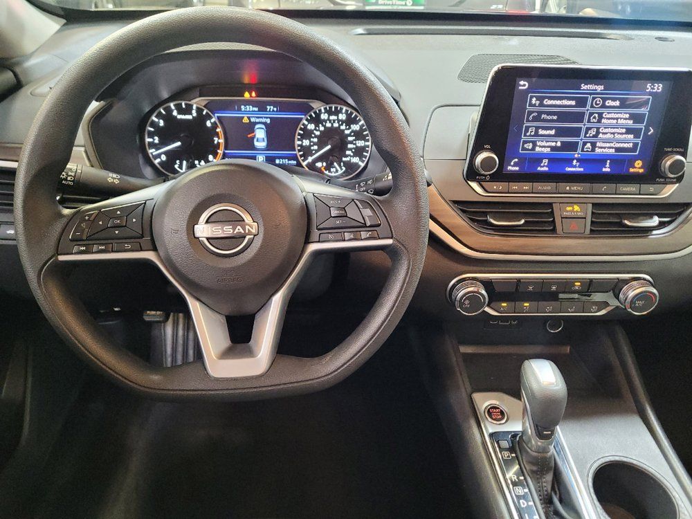 Used 2025 Nissan Altima 2.5 SV FWD image 22