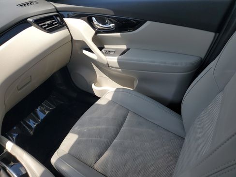 Certified 2022 Nissan Rogue Sport SV w/ Technology Package image 11