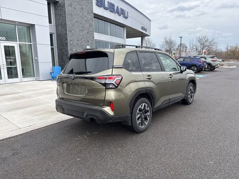 Used 2025 Subaru Forester Premium image 5