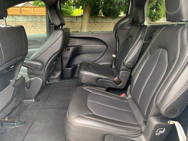 Used 2025 Chrysler Pacifica Select FWD image 15