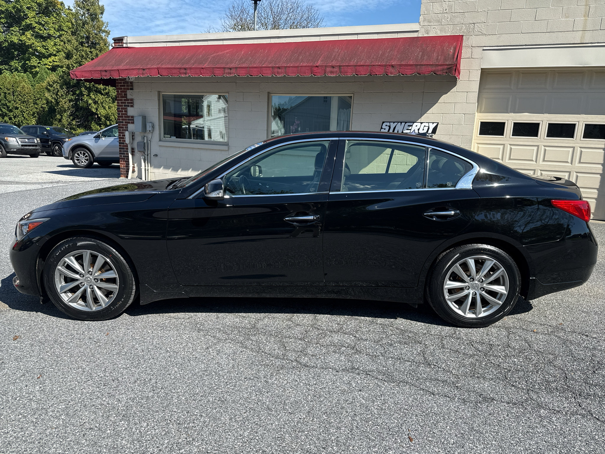 Used 2015 INFINITI Q50 AWD w/ Moonroof Package image 2