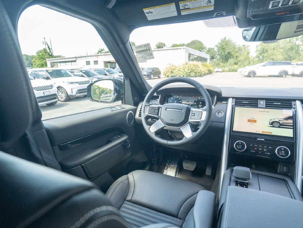 New 2026 Land Rover Discovery Dynamic SE AWD/4WD image 17