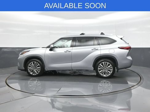 Used 2022 Toyota Highlander Platinum AWD/4WD image 4