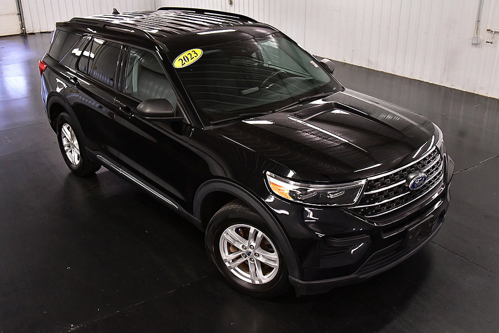 Used 2023 Ford Explorer XLT AWD/4WD image 12