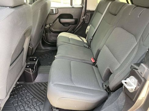 Used 2018 Jeep Wrangler Unlimited Sport AWD/4WD image 12