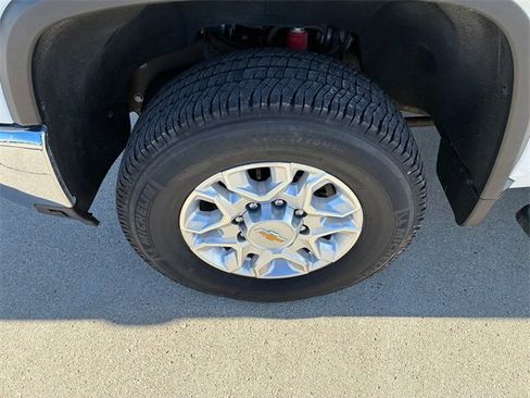 Used 2024 Chevrolet Silverado 2500 LT image 10